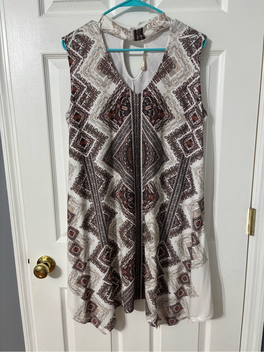 Sleeveless Printed V-Neck A-Line Dress in White and Brown